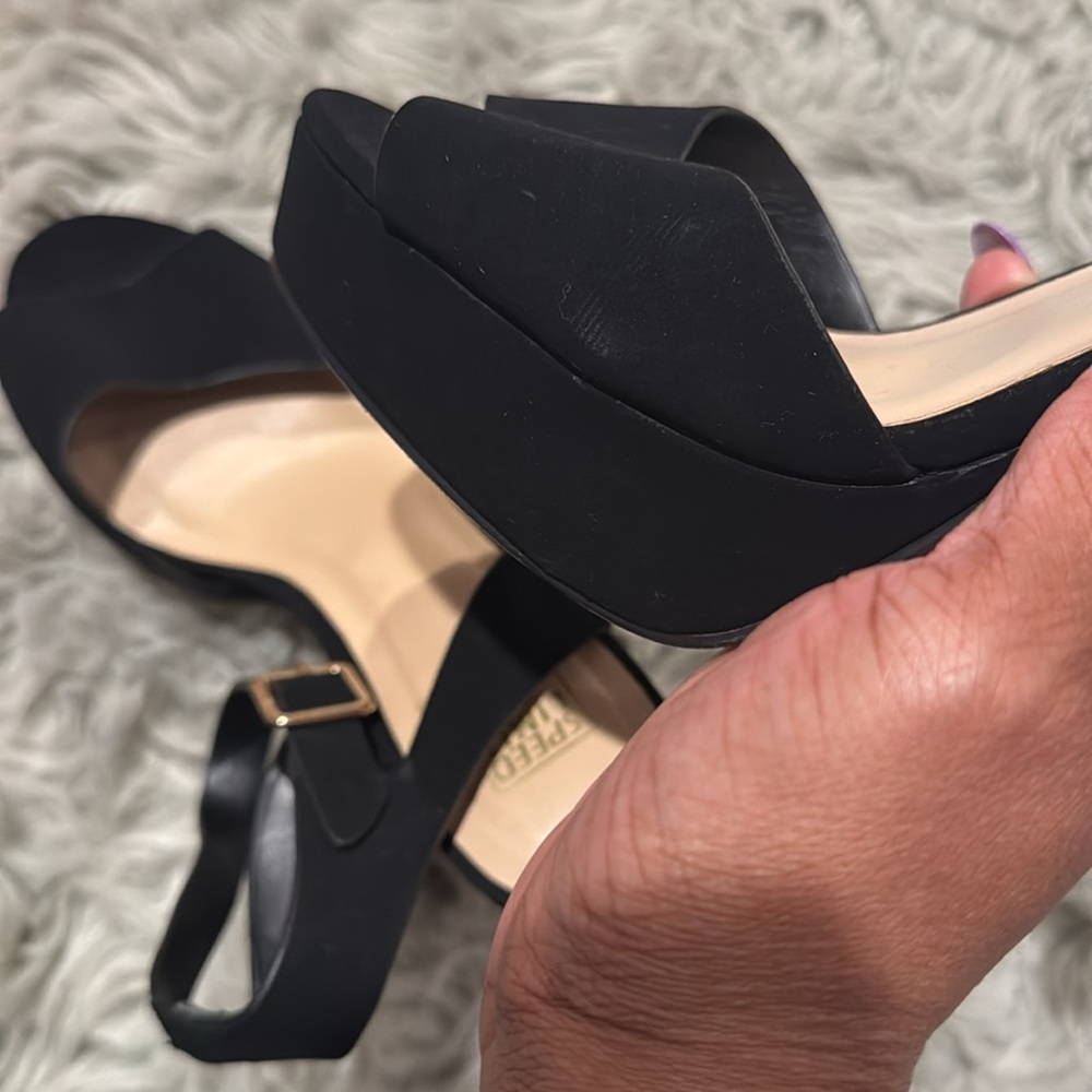 BLACK HEELS - Picture 9 of 10